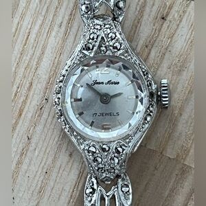 Jean Marie 17 Jewels Stunning Ladies Vintage Mechanical Watch Silver Dial
